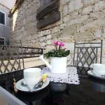 Apartment Captain's Tribalj