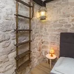 Apartment Captain's
