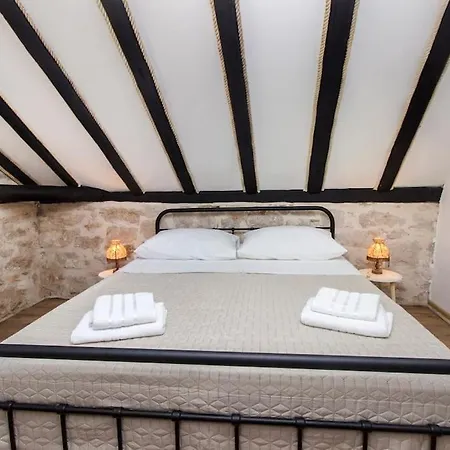 Apartment Captain's *