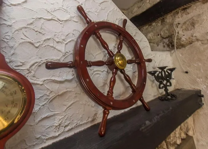 Captain's Apartment *